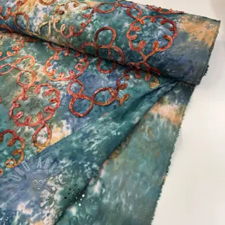 Puuvillakangas TIE DYE EMBROIDERY Elise tape design C