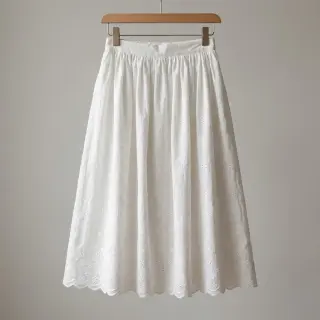 Bavlnená látka EMBROIDERY TWO-SIDE SCALLOP Simi white