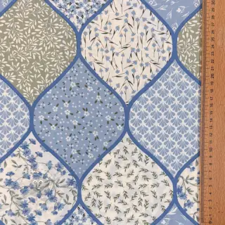 Puuvillakangas Flowers patchwork baby blue
