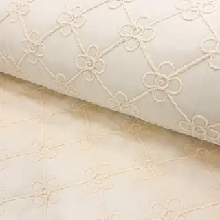 Prešívaná látka Flower design offwhite