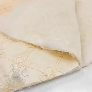 Tikattu kangas Flower design offwhite