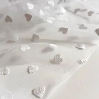 Tyl na TUTU Flock shiny hearts offwhite
