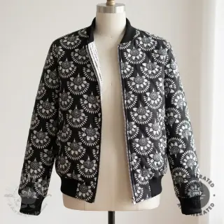 Puuvillakangas VOILE STEPPED Bouquet flowers black digital print