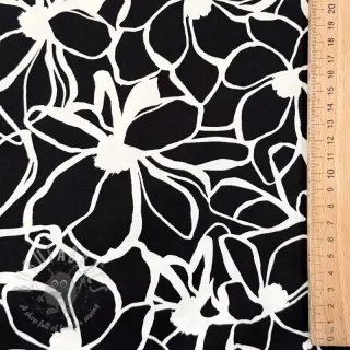 Puuvillakangas SATIN Magnolia NERIDA HANSEN black