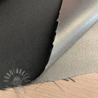 Tuulipukukangas vedenhylkivällä käsittelyllä black