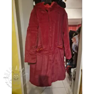 Tuulipukukangas vedenhylkivällä käsittelyllä red
