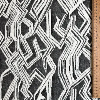 Pletenina jacquard Comfy Broken checks black